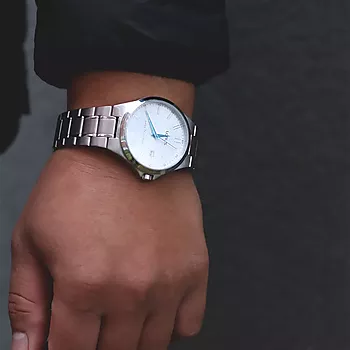 Bilde nummer 3 av Lorus, Herreklokke i stål med lenke og hvit skive