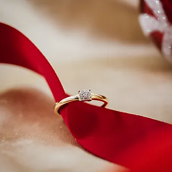 Bilde nummer 4 av Lilly diamantring i 375 gult gull 0,06 ct