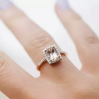 Bilde nummer 3 av Jacqueline diamantring i 375 roségull med diamanter 0,20 ct og morganitt
