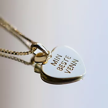 Bilde nummer 2 av Pan Jewelry, Smykke i forgylt 925 sølv med tekst MIN BESTE VENN