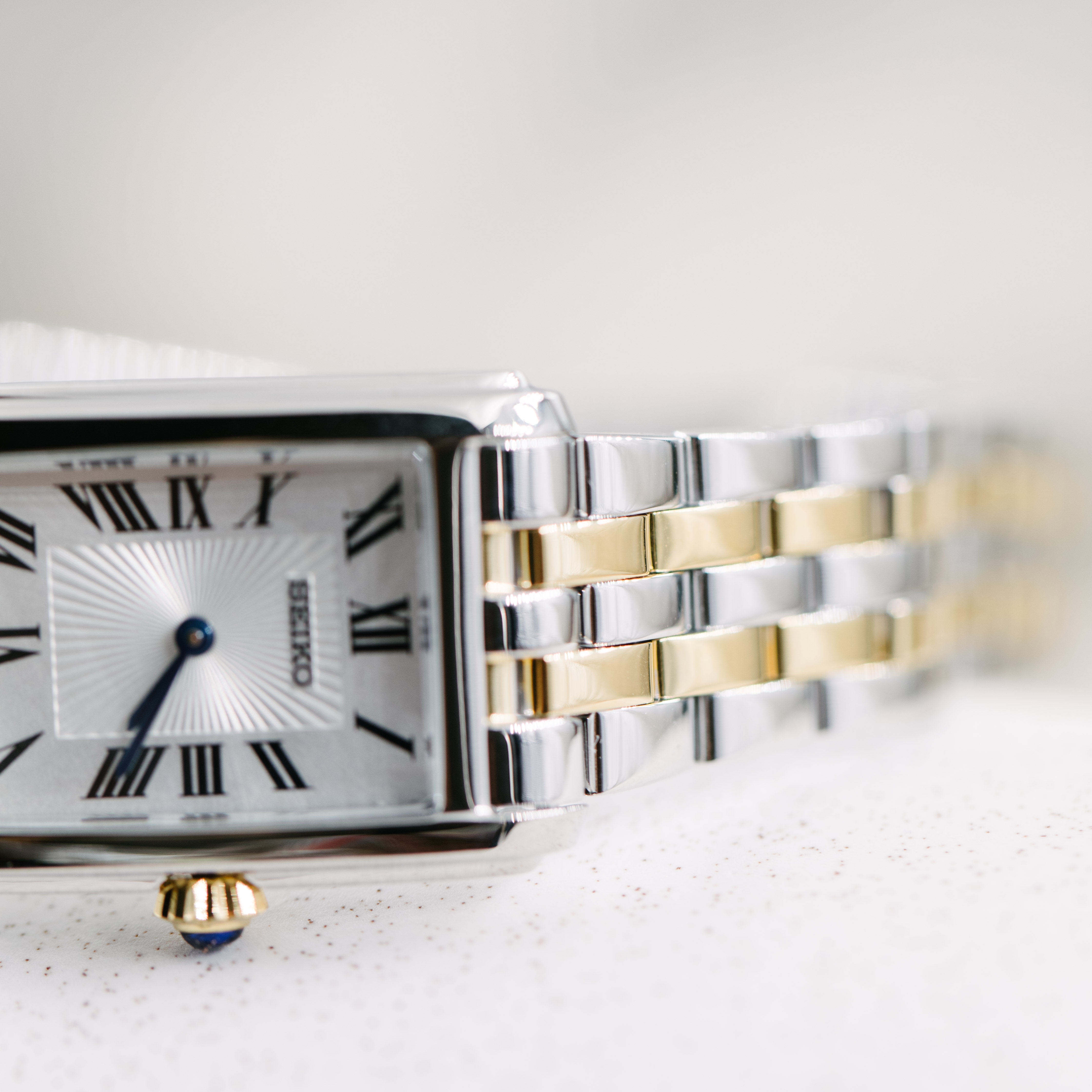 Bilde nummer 3 av Seiko, Basic dameklokke med tofarget stållenke