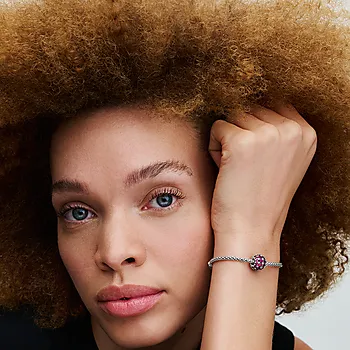 Bilde nummer 2 av Pandora Moments, Charm i 925 sølv med rød farge