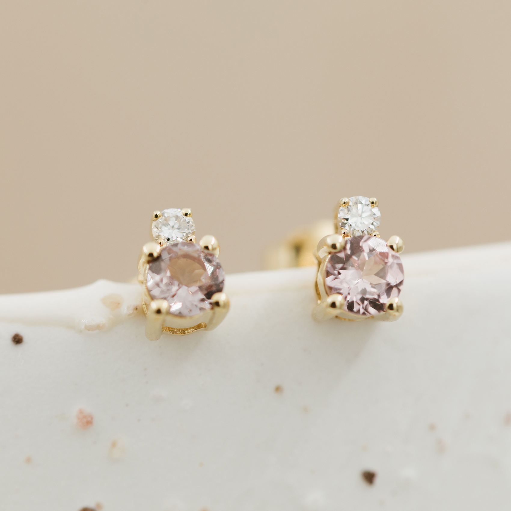 Bilde nummer 2 av Pan Jewelry, Øredobber i 585 gult gull med diamanter 0,08 ct med champanje grant sten