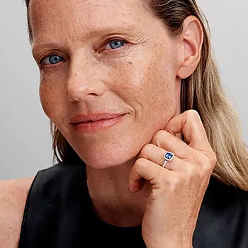 Bilde nummer 2 av Pandora Timeless, Ring i 925 sølv med blå krystall og zirkonia