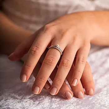 Bilde nummer 3 av 2-i-1 Modena ring i 925 sølv med zirkonia og perle