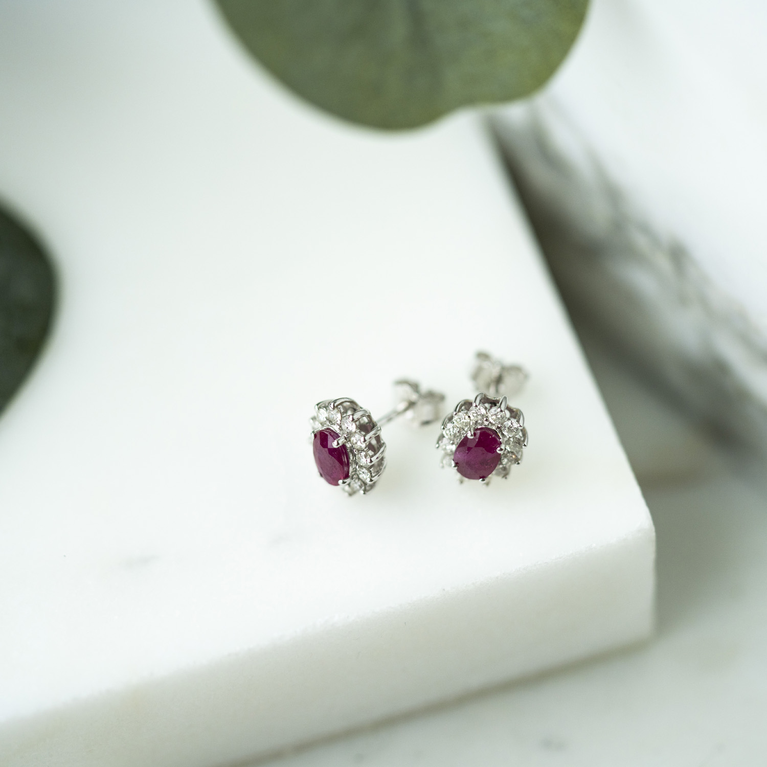 Bilde nummer 4 av Gold Collection, Øredobber i 585 hvitt gull med diamanter 0,48 ct og rubin