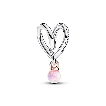 Bilde nummer 2 av Pandora Moments, Charm i 925 sølv med hjerte gravert med teksten Mom
