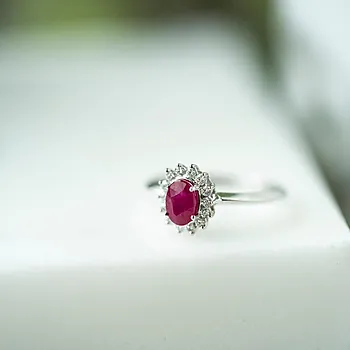 Bilde nummer 3 av Gold Collection, Ring i 585 hvitt gull med diamanter 0,14 ct og rubin