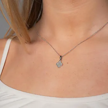 Bilde nummer 3 av Kløversmykke i 925 sølv med perlemor