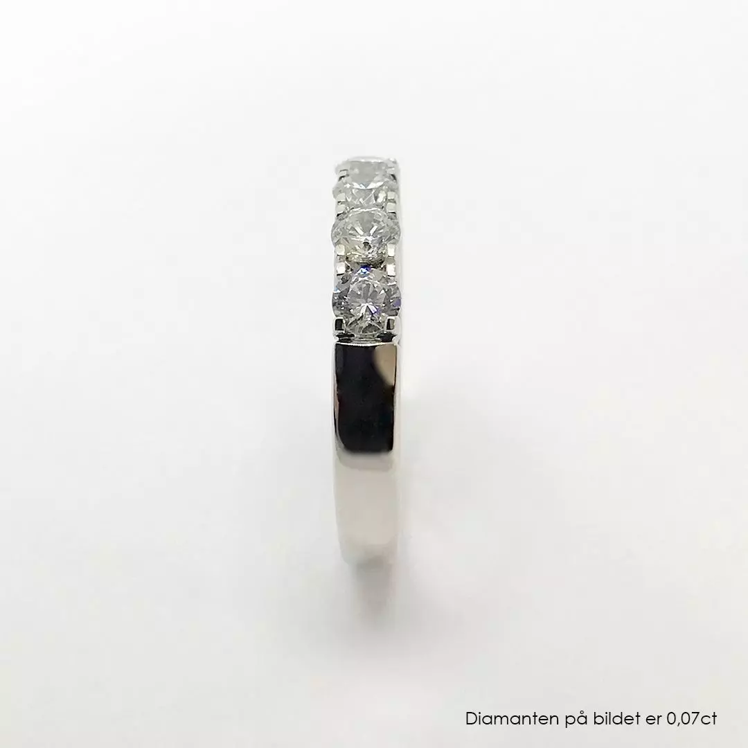 Bilde nummer 4 av Pan Jewelry, Angelica alliansering i 585 hvitt gull med diamanter 0,25 ct WSI