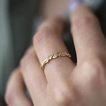 Bilde nummer 2 av Pan Jewelry, Ring i 585 gult gull med tvinnet detaljer