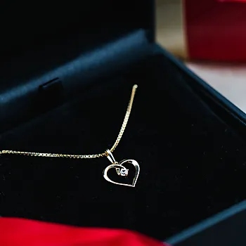 Bilde nummer 4 av Anheng i 585 gult gull med zirkonia