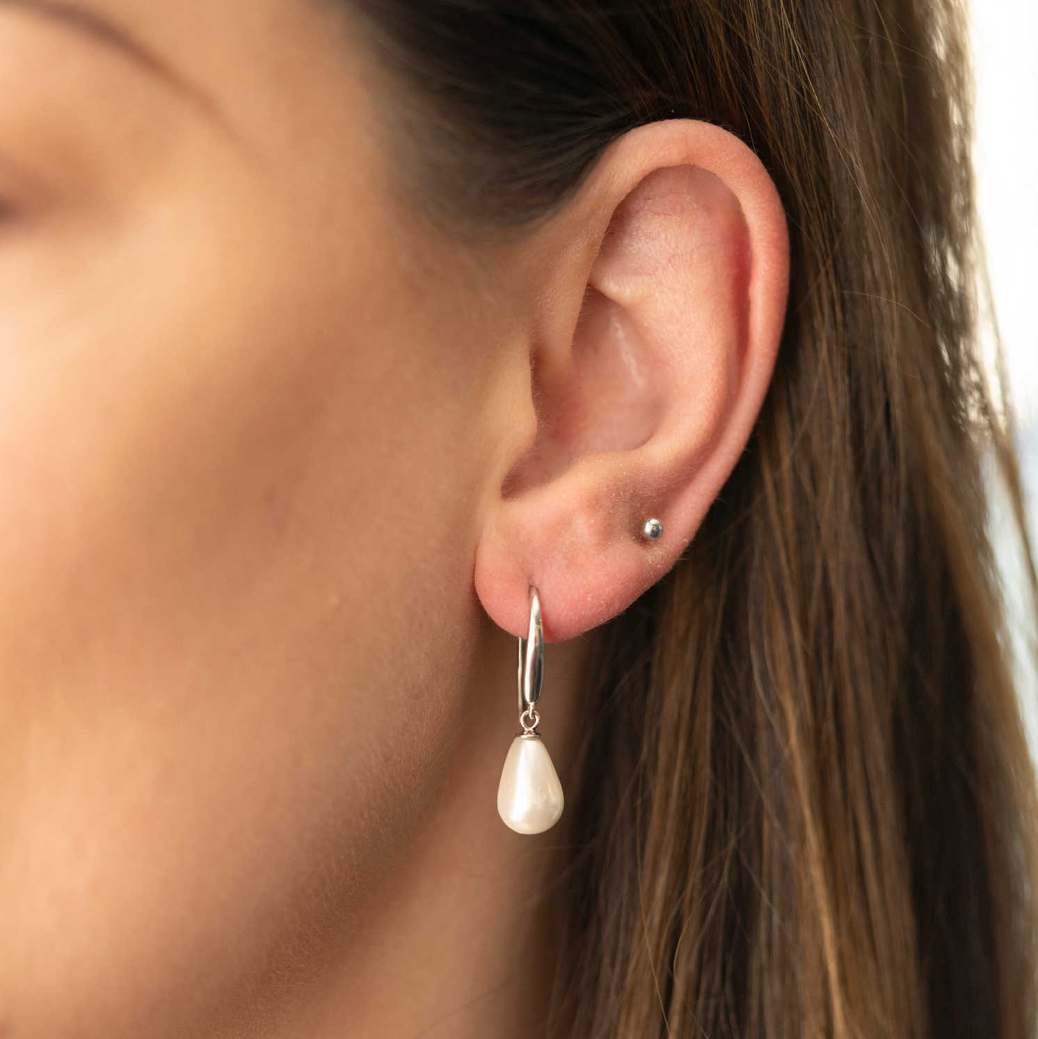 Bilde nummer 2 av Pan Jewelry, Øredobber i 925 sølv med perlemor