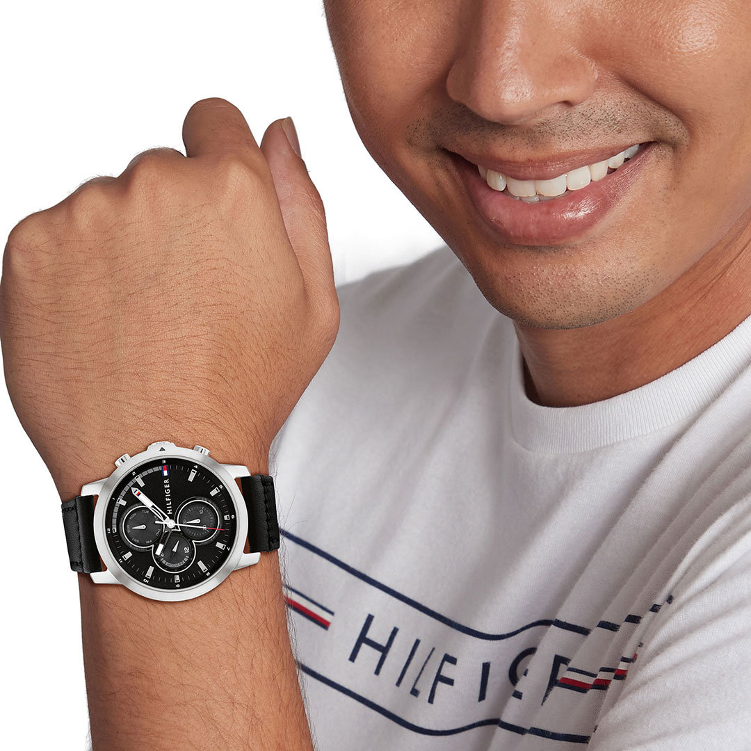 Bilde nummer 3 av Tommy Hilfiger, Herreklokke i stål med sort skinnrem