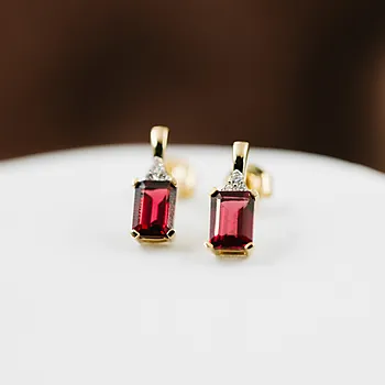 Bilde nummer 4 av Michelle diamantøredobber i 585 gult gull 0,06 ct med rhodolitt