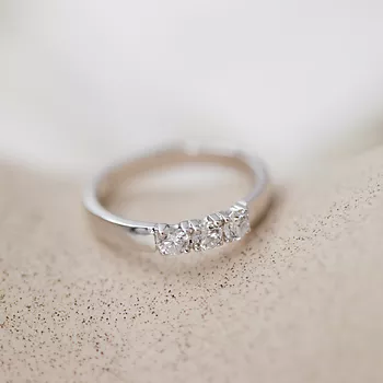 Bilde nummer 4 av Pan Jewelry, Angelica alliansering i 585 hvitt gull med diamanter 0,45 ct WSI