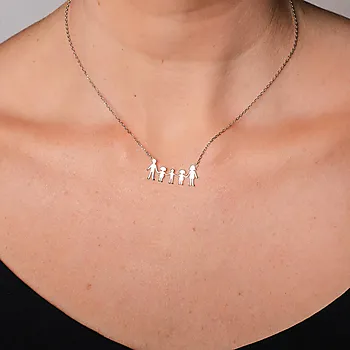 Bilde nummer 2 av Familiesmykke i 925 sølv med mor, far, to døtre og en sønn