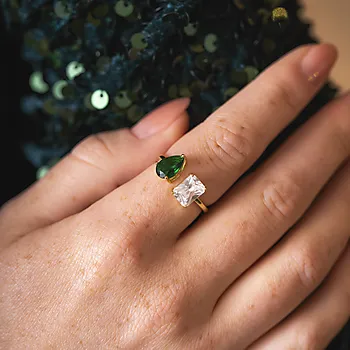 Bilde nummer 2 av Pan Jewelry, Viva Vegas ring i forgylt 925 sølv med hvit og grønn zirkonia