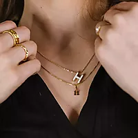 Bilde nummer 3 av Bokstavanheng i 585 gult gull