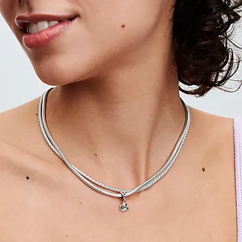 Bilde nummer 3 av Pandora Moments, Charm i 925 sølv med rose