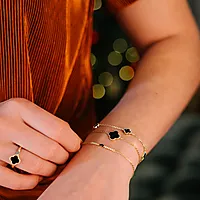 Bilde nummer 3 av Kløver armbånd i 925 sølv med syntetisk sort agat