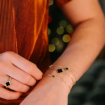 Bilde nummer 3 av Kløver armbånd i 925 sølv med syntetisk sort agat