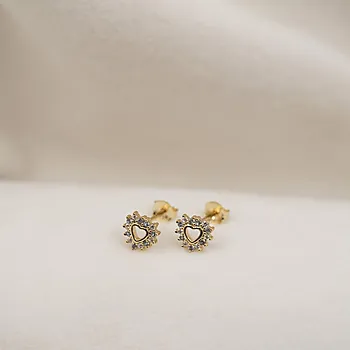 Bilde nummer 2 av Øredobber til barn i 925 forgylt sølv med hjerte