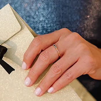 Bilde nummer 2 av Nora ring i 375 gult gull med London blå topas