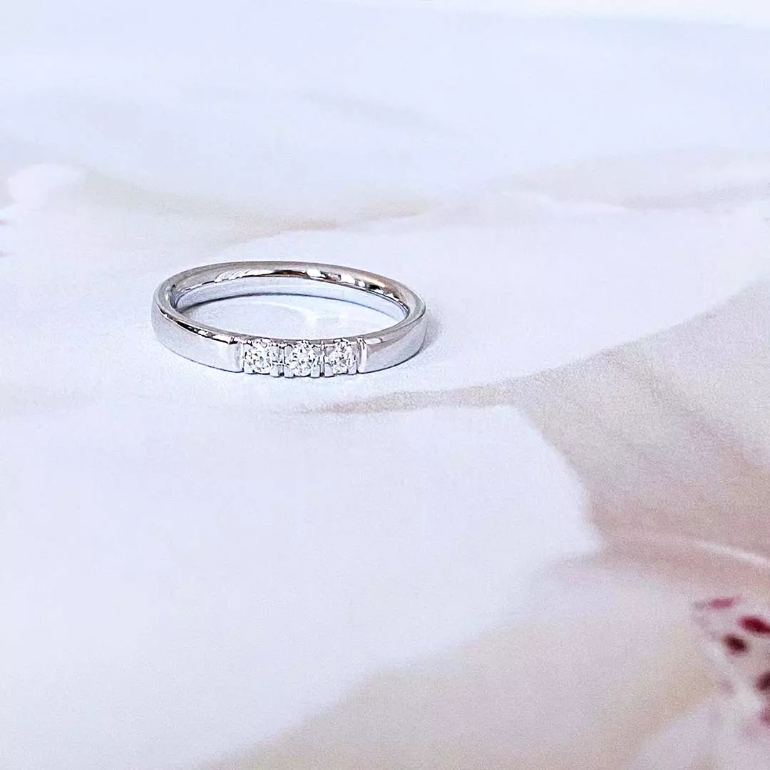 Bilde nummer 3 av Pan Jewelry, Lady alliansering i 585 hvitt gull med diamant 0,15 ct TWSI