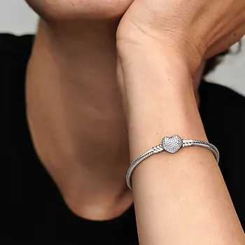 Bilde nummer 2 av Pandora Moments, Armbånd i 925 sølv med hjertelås