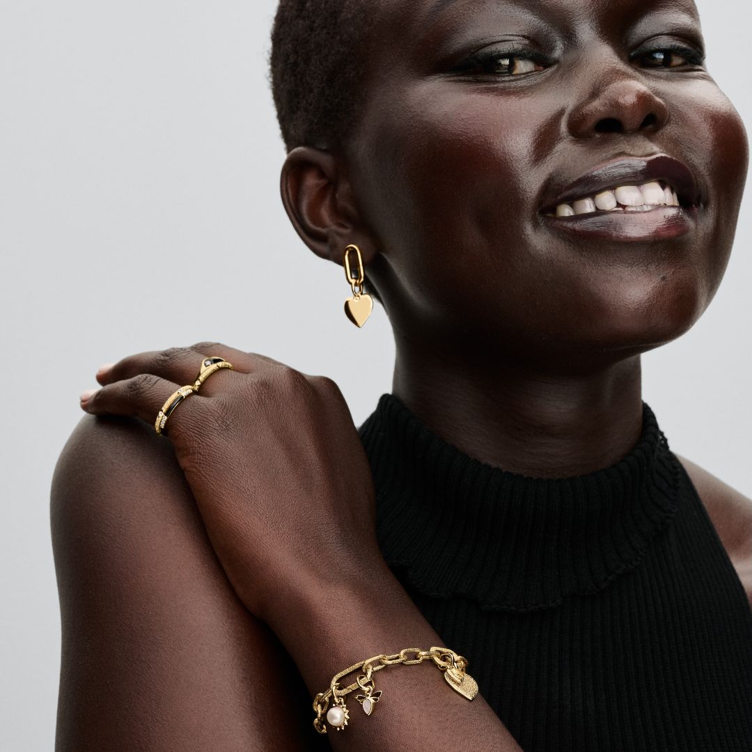 Bilde nummer 2 av Pandora Moments, Charm i forgylt 925 sølv med bie
