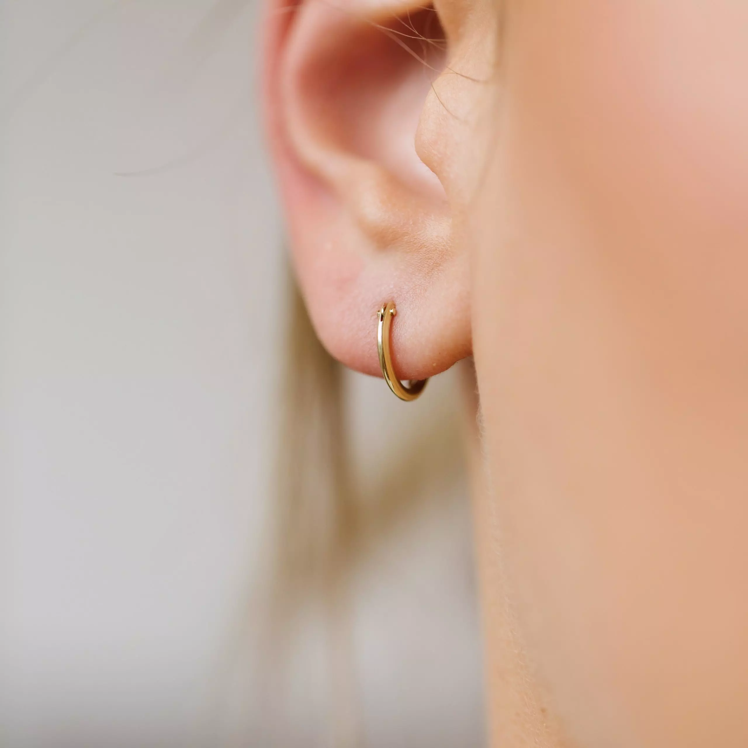 Bilde nummer 2 av Pan Jewelry, Klassiske øreringer i 585 gult gull