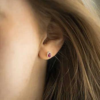 Bilde nummer 2 av Gold Collection, Øredobber i 585 hvitt gull med diamanter 0,08 ct og rubin