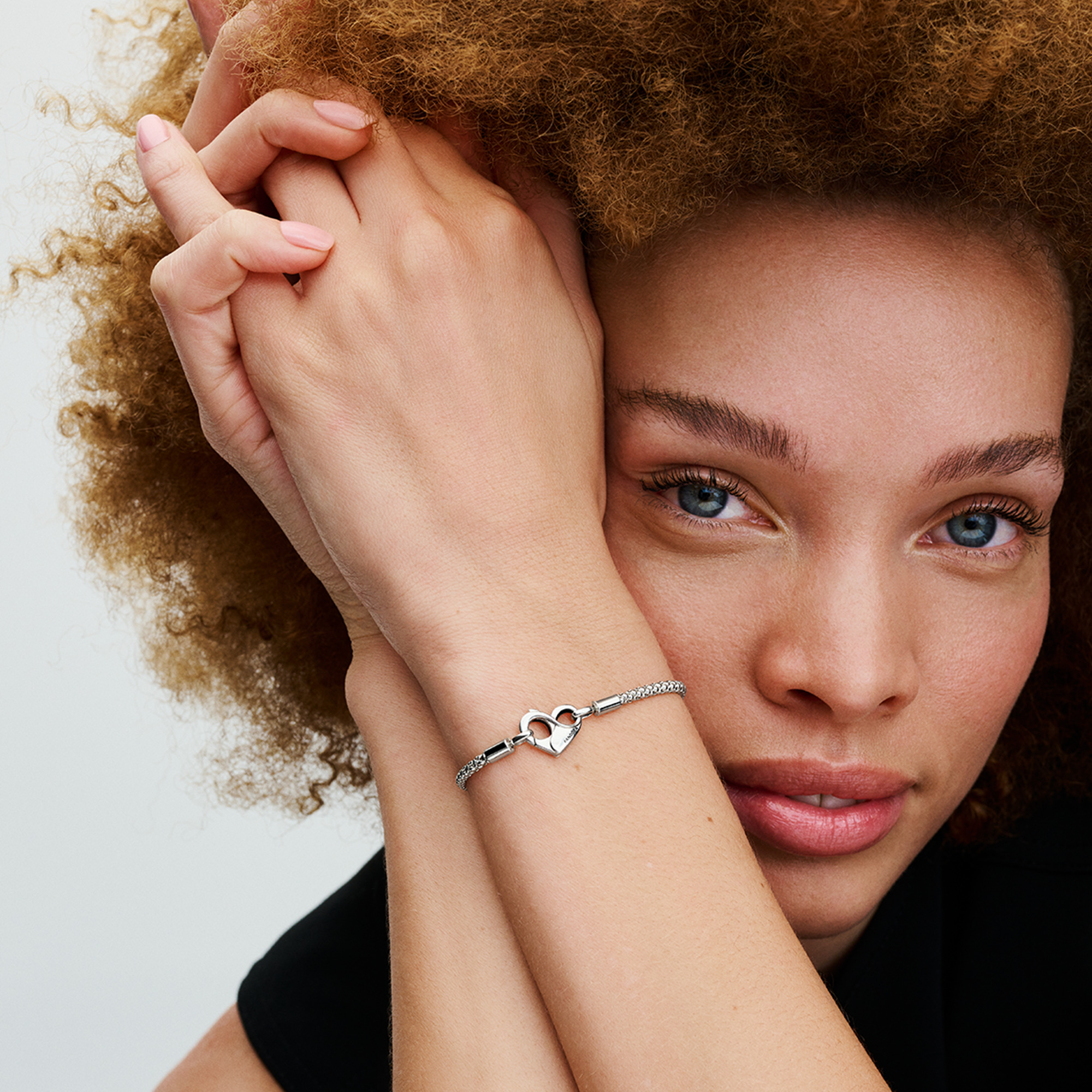 Bilde nummer 2 av Pandora Moments, Armbånd i 925 sølv med nagler og hjerte
