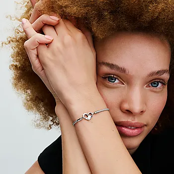 Bilde nummer 2 av Pandora Moments, Armbånd i 925 sølv med nagler og hjerte