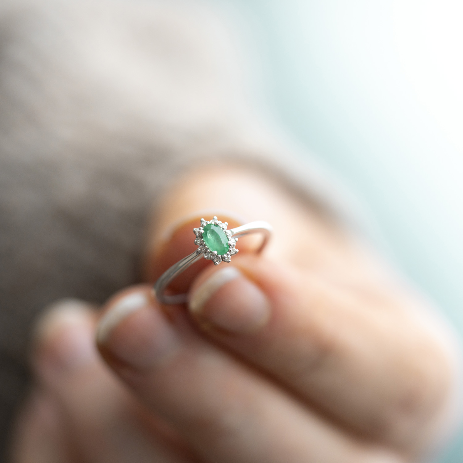 Bilde nummer 2 av Gold Collection, Ring i 585 hvitt gull med diamanter 0,04 ct og smaragd