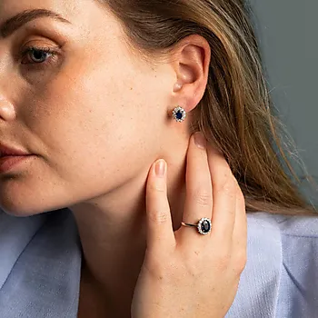 Bilde nummer 3 av Gold Collection, Øredobber i 585 hvitt gull med diamanter 0,48 ct og safir