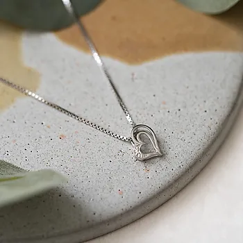 Bilde nummer 3 av Pan Jewelry, Anheng i 585 hvitt gull med hjerte og diamant 0,005 ct