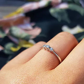 Bilde nummer 2 av Nora diamantring i 375 hvitt gull 0,09 ct