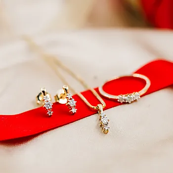 Bilde nummer 3 av Nora diamantsmykke i 375 gult gull 0,08 ct