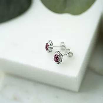 Bilde nummer 4 av Gold Collection, Øredobber i 585 hvitt gull med diamant 0,28 ct og rubin