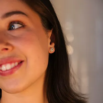 Bilde nummer 2 av Diamantøredobber i 585 gult gull 0,08 ct med akvamarin