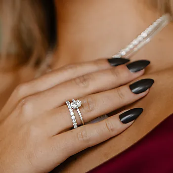 Bilde nummer 2 av Julie diamantring i 375 hvitt gull 0,12 ct med moissanite