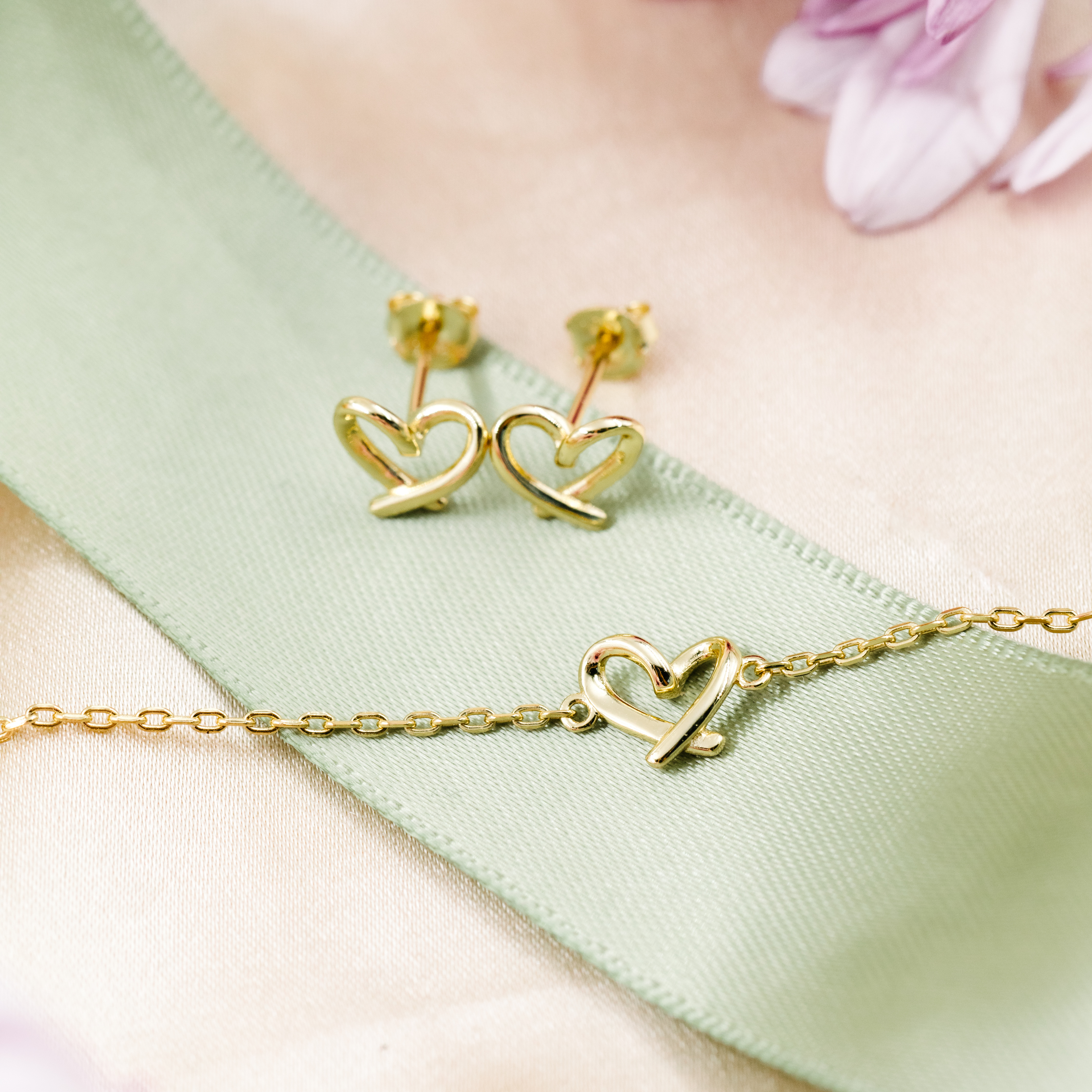 Bilde nummer 2 av Pan Jewelry, Smykkesett med armbånd og øredobber i forgylt 925 sølv med hjerte