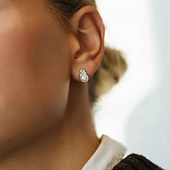 Bilde nummer 2 av Pan Jewelry, Øredobber i 585 hvitt gull med ferskvannsperler og zirkonia