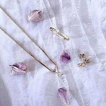 Bilde nummer 3 av Olivia øredobber i 585 gult gull med diamant 0,14 ct