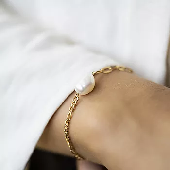 Bilde nummer 4 av Pan Jewelry, Armbånd i 925 forgylt sølv med ferskvannsperle