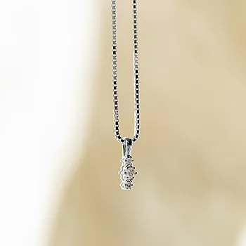 Bilde nummer 3 av Nora smykke i 375 hvitt gull med diamanter 0,08 ct