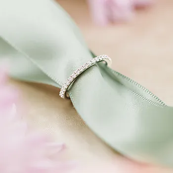 Bilde nummer 3 av Clara rekkering i 375 hvitt gull med diamanter 0,25 ct