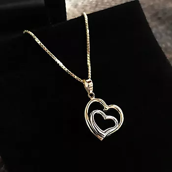 Bilde nummer 2 av Pan Jewelry, Anheng i 585 gult og hvitt gull med hjerte
